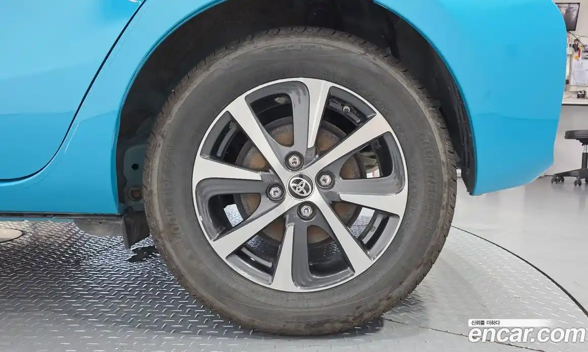 Toyota Prius 2018 1.5 автомат (гидро), фото 5 Toyota Prius 2018 1.5 автомат (гидро), фото 5