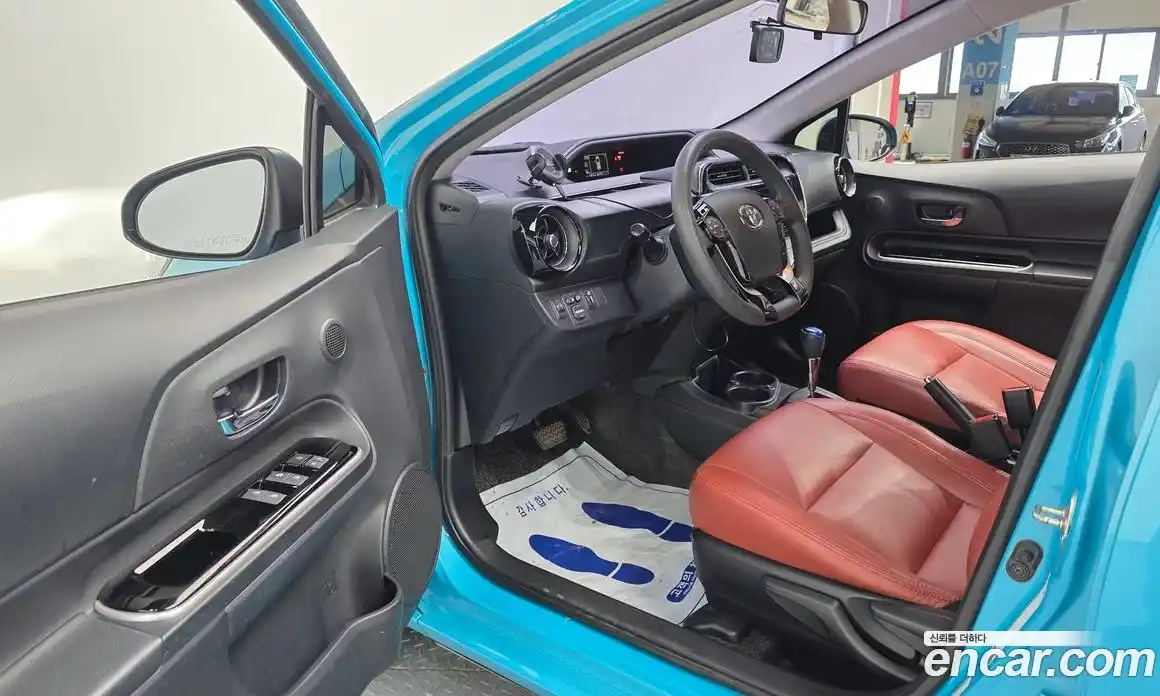 Toyota Prius 2018 1.5 автомат (гидро), фото 10 Toyota Prius 2018 1.5 автомат (гидро), фото 10
