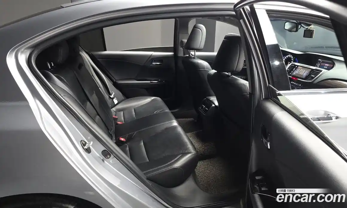 Honda Accord 2017 2.0 автомат (гидро), фото 11