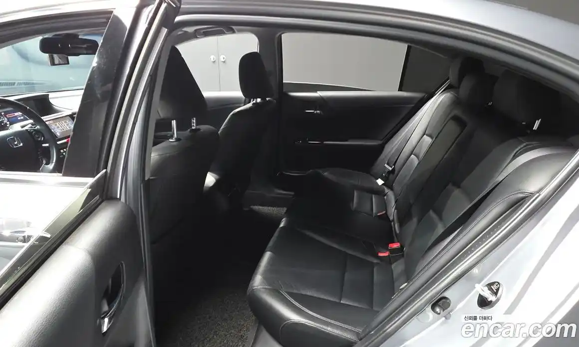 Honda Accord 2017 2.0 автомат (гидро), фото 12