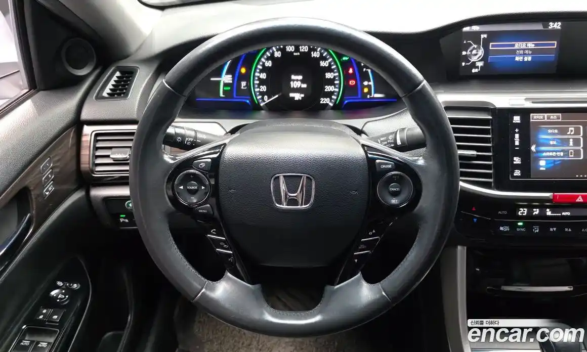 Honda Accord 2017 2.0 автомат (гидро), фото 13