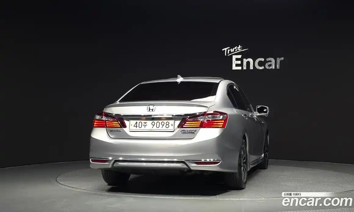 Honda Accord 2017 2.0 автомат (гидро), фото 4