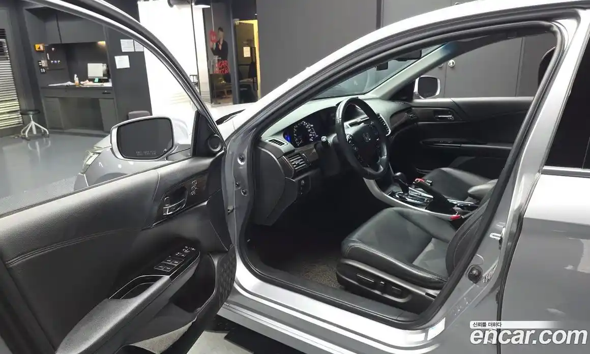 Honda Accord 2017 2.0 автомат (гидро), фото 10