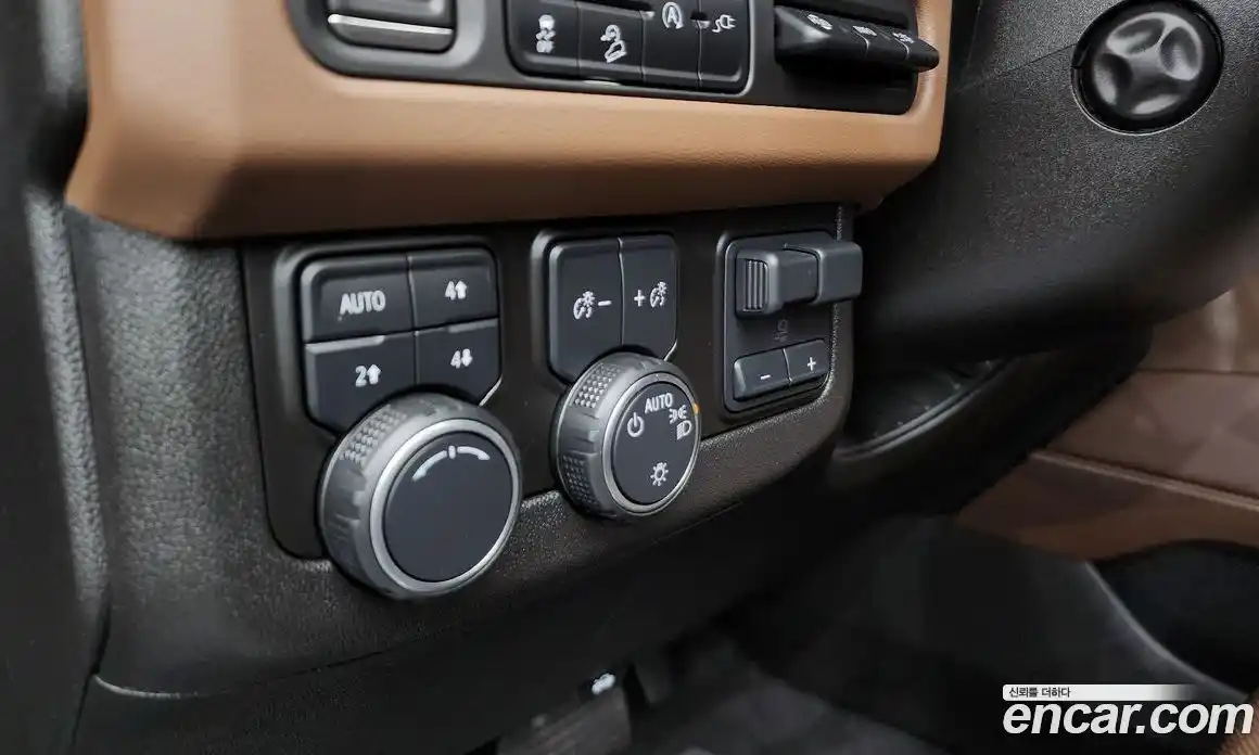 Chevrolet Surburban 2021 6.2 автомат (гидро), фото 25