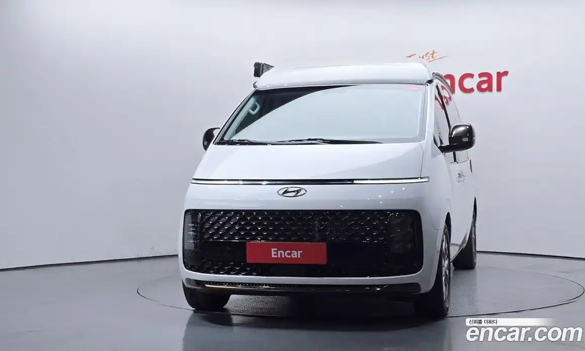 Hyundai Staria 2024 2.2 автомат (гидро), фото 3