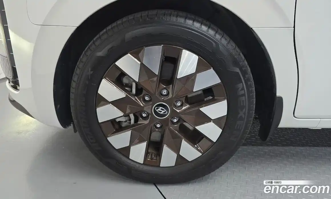 Hyundai Staria 2024 2.2 автомат (гидро), фото 5