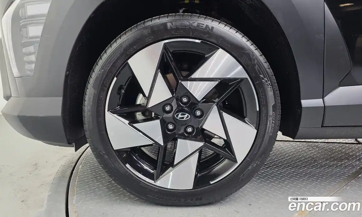 Hyundai Kona 2023 1.6 автомат (гидро), фото 5