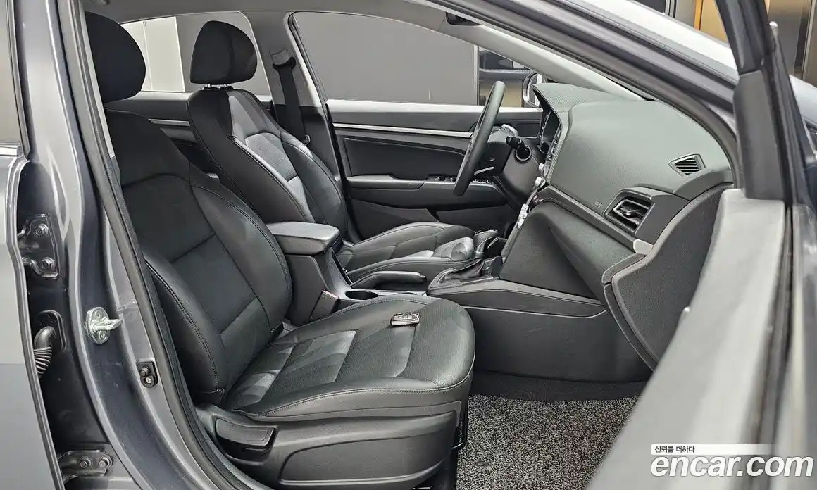 Hyundai Avante 2019 1.6 автомат (гидро), фото 16