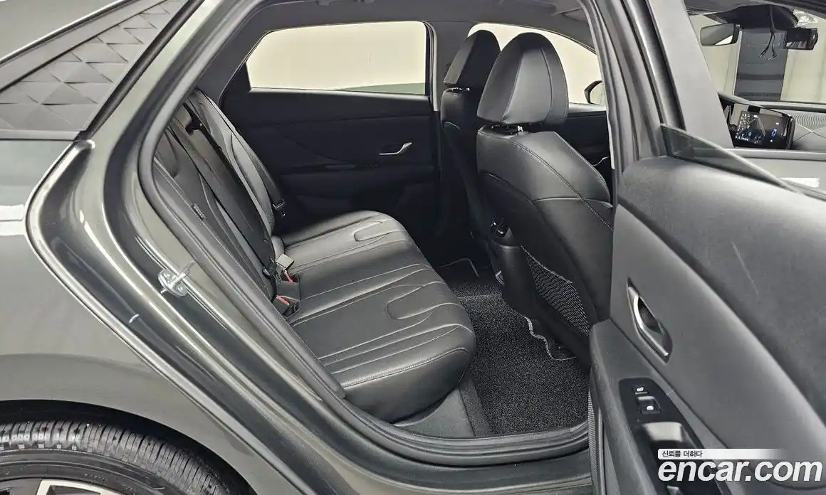 Hyundai Avante 2023 1.6 автомат (гидро), фото 11