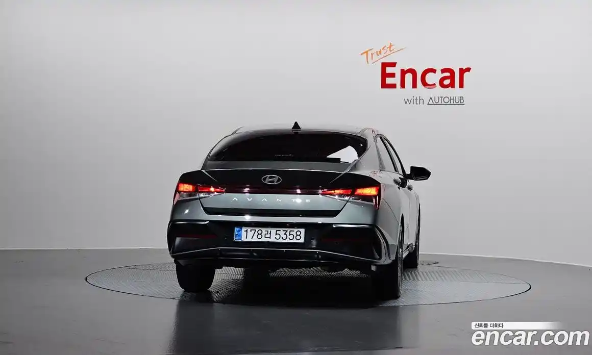 Hyundai Avante 2023 1.6 автомат (гидро), фото 4