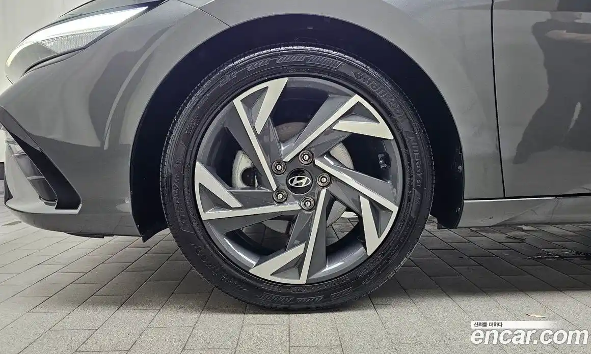 Hyundai Avante 2023 1.6 автомат (гидро), фото 5