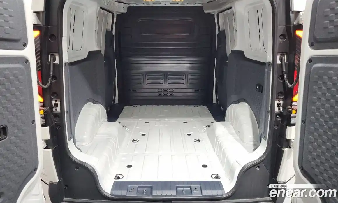Kia PV5 2025 0.2 автомат (гидро), фото 24
