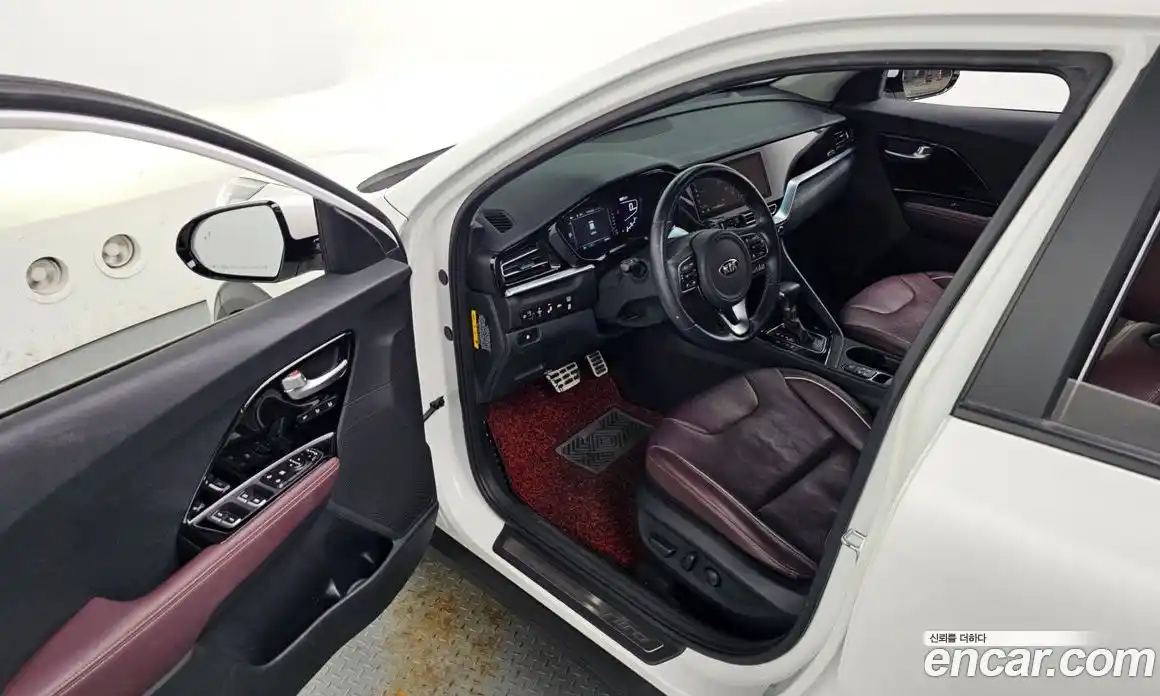 Kia Niro 2021 1.6 автомат (гидро), фото 13