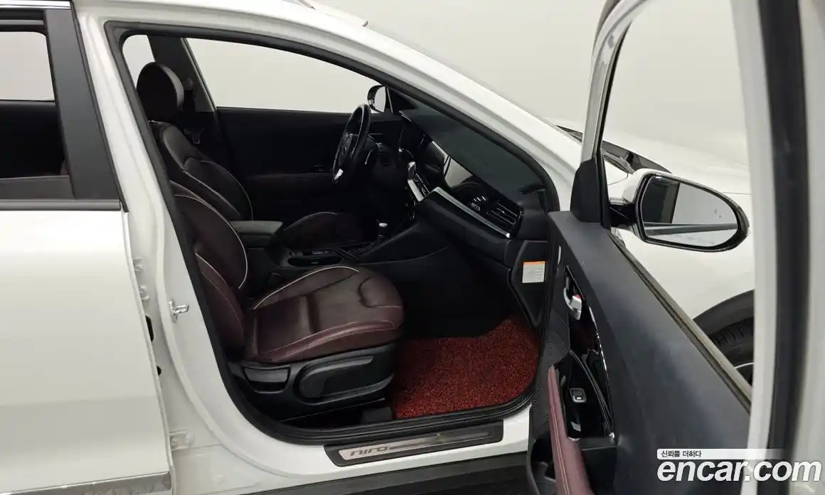Kia Niro 2021 1.6 автомат (гидро), фото 16