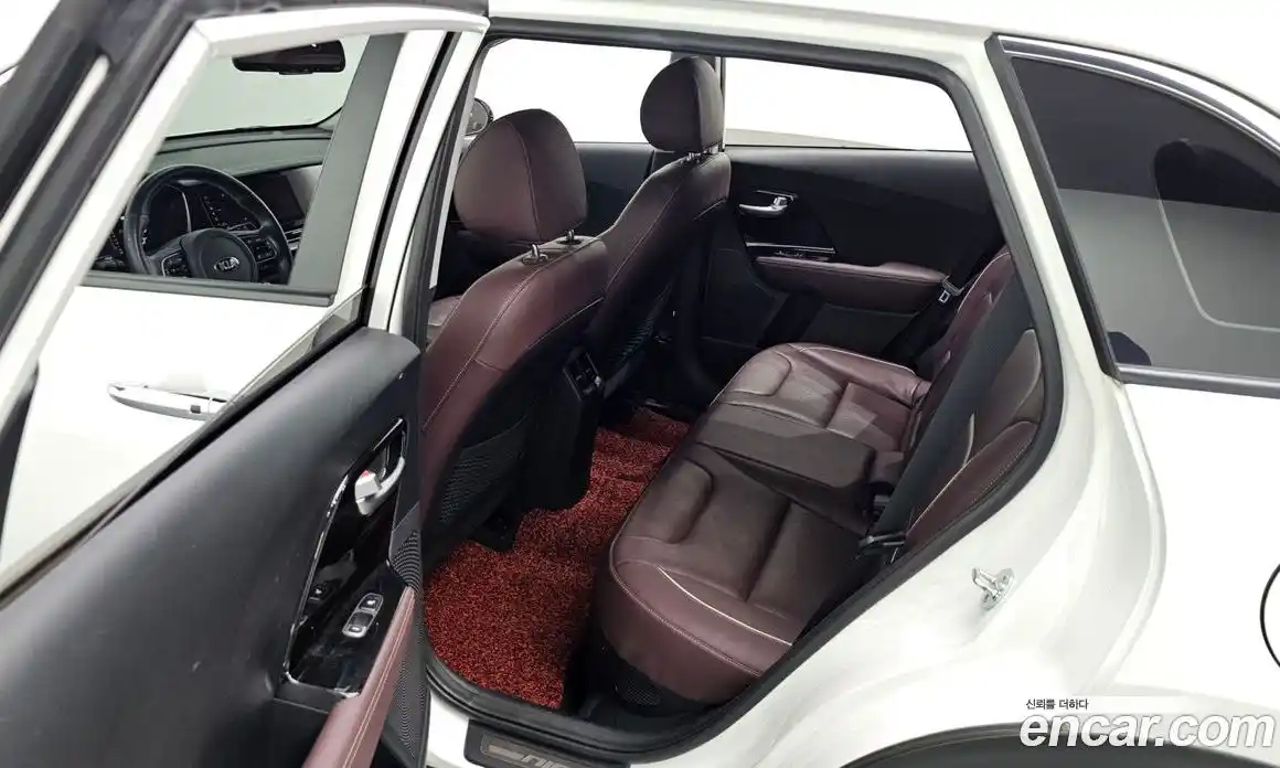 Kia Niro 2021 1.6 автомат (гидро), фото 17