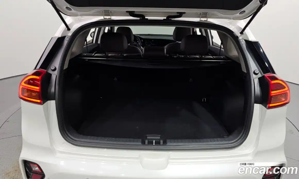 Kia Niro 2021 1.6 автомат (гидро), фото 22