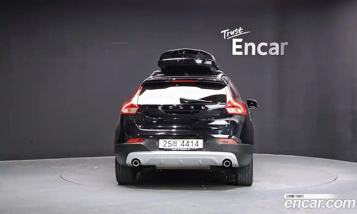 Volvo V40 2019 2.0 автомат (гидро), фото 4