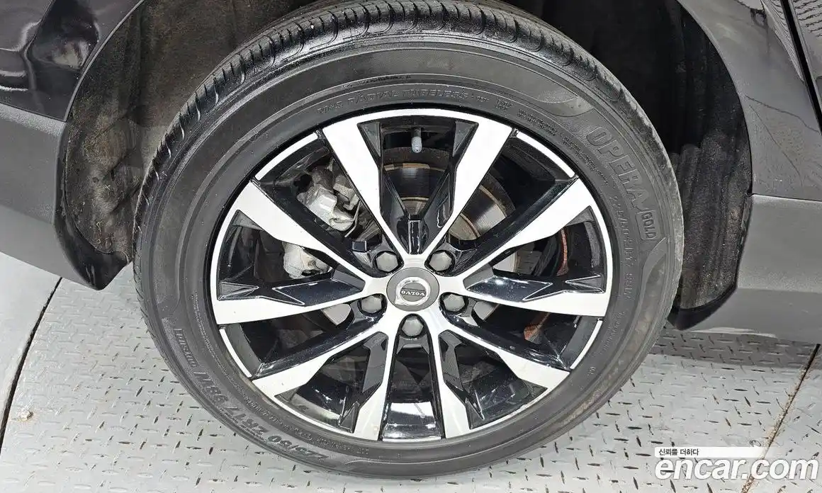 Volvo V40 2019 2.0 автомат (гидро), фото 5