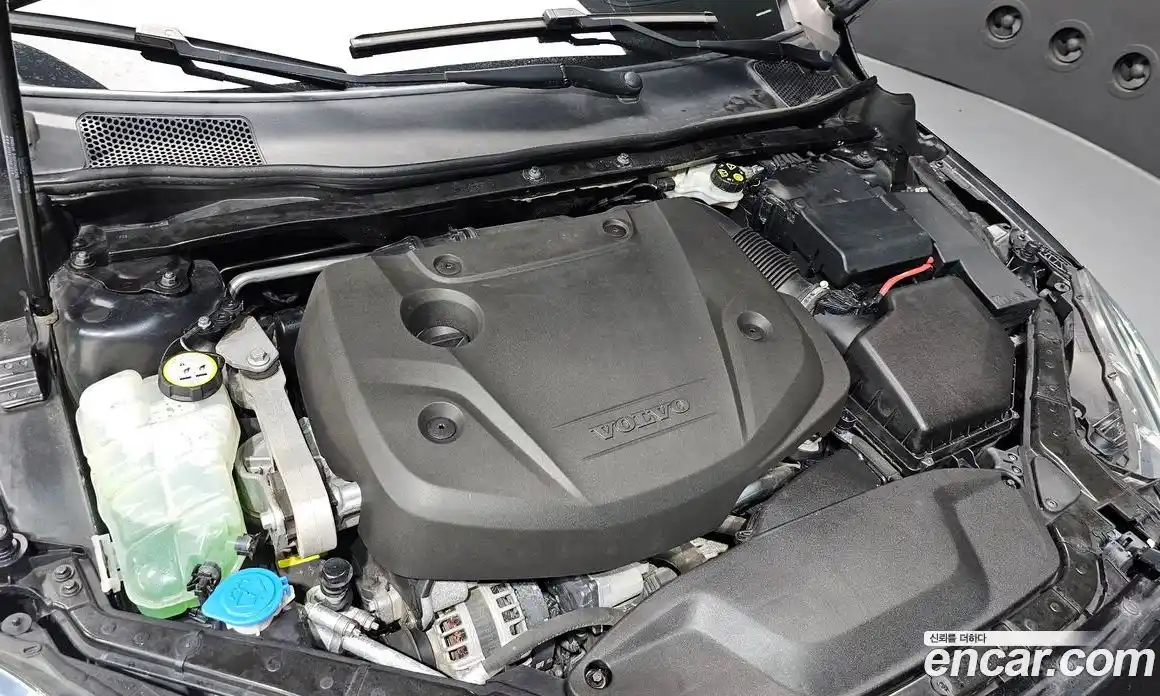 Volvo V40 2019 2.0 автомат (гидро), фото 6
