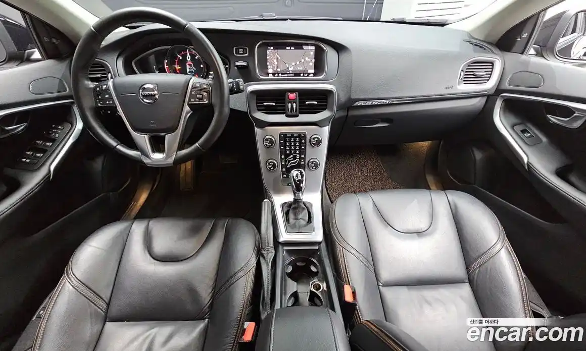 Volvo V40 2019 2.0 автомат (гидро), фото 7