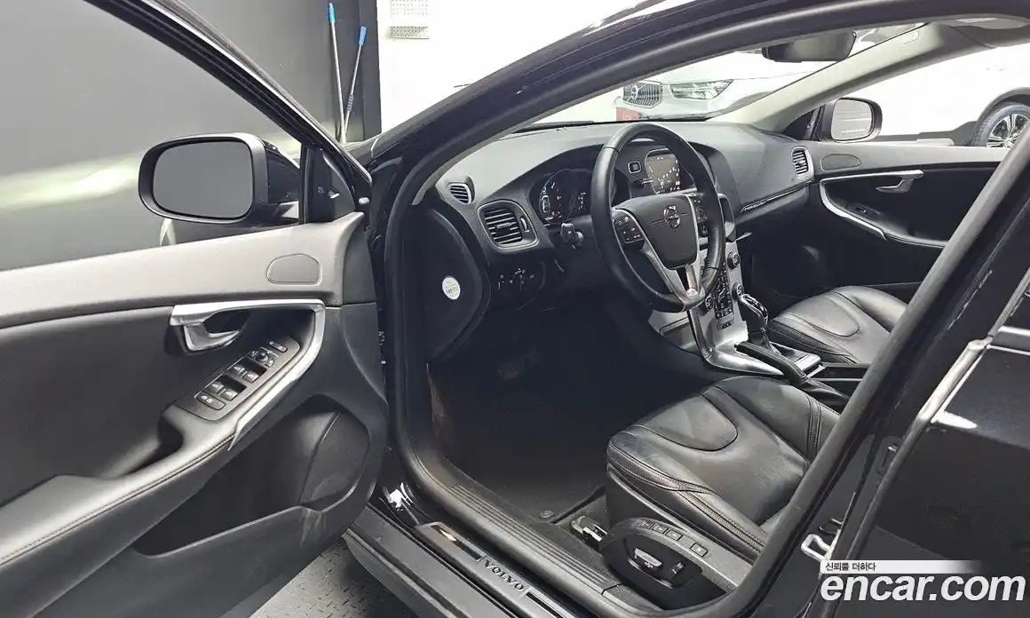 Volvo V40 2019 2.0 автомат (гидро), фото 10