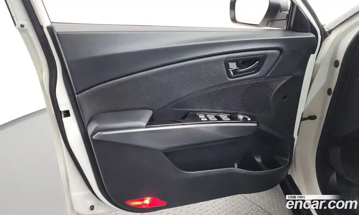 SsangYong TIBOLI 2017 1.6 автомат (гидро), фото 14