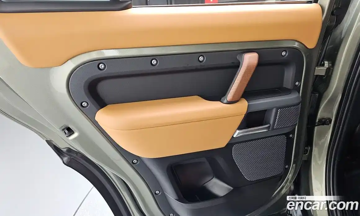 Land Rover Defender 2023 3.0 автомат (гидро), фото 15