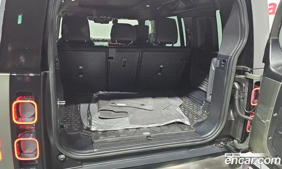 Land Rover Defender 2023 3.0 автомат (гидро), фото 36