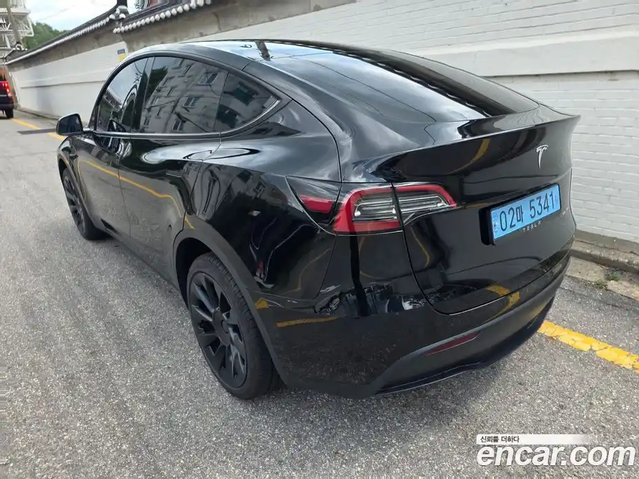 Tesla Model Y 2024 1.0 автомат (гидро), фото 4 Tesla Model Y 2024 1.0 автомат (гидро), фото 4