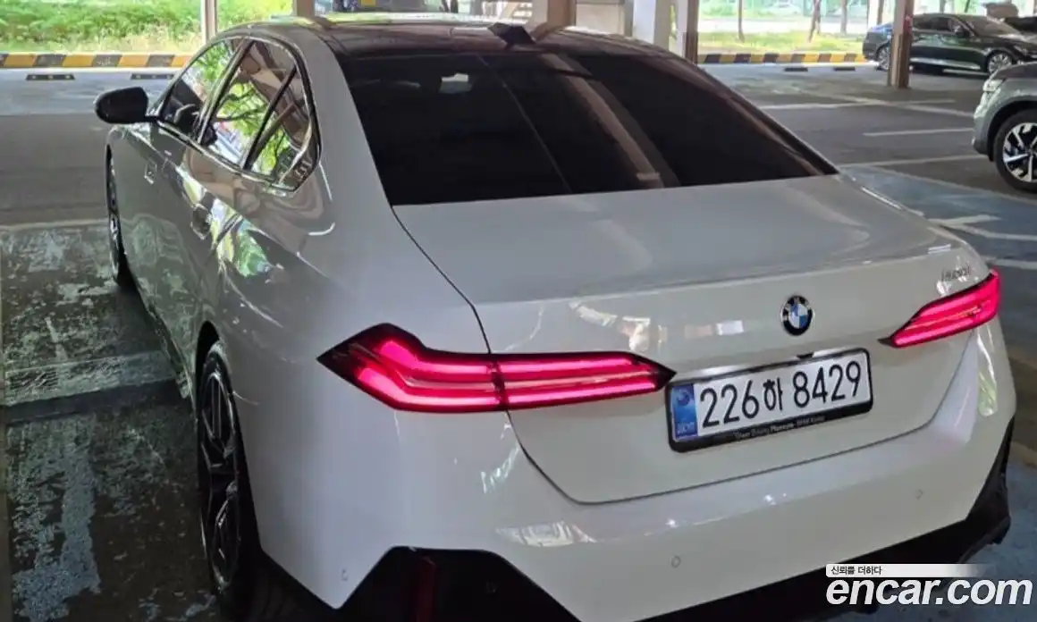 BMW 5 серия 2025 2.0 автомат (гидро), фото 4