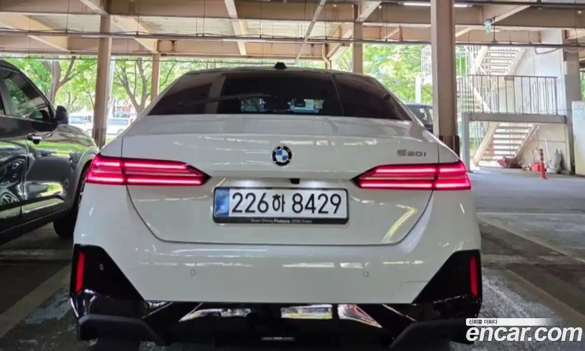 BMW 5 серия 2025 2.0 автомат (гидро), фото 5