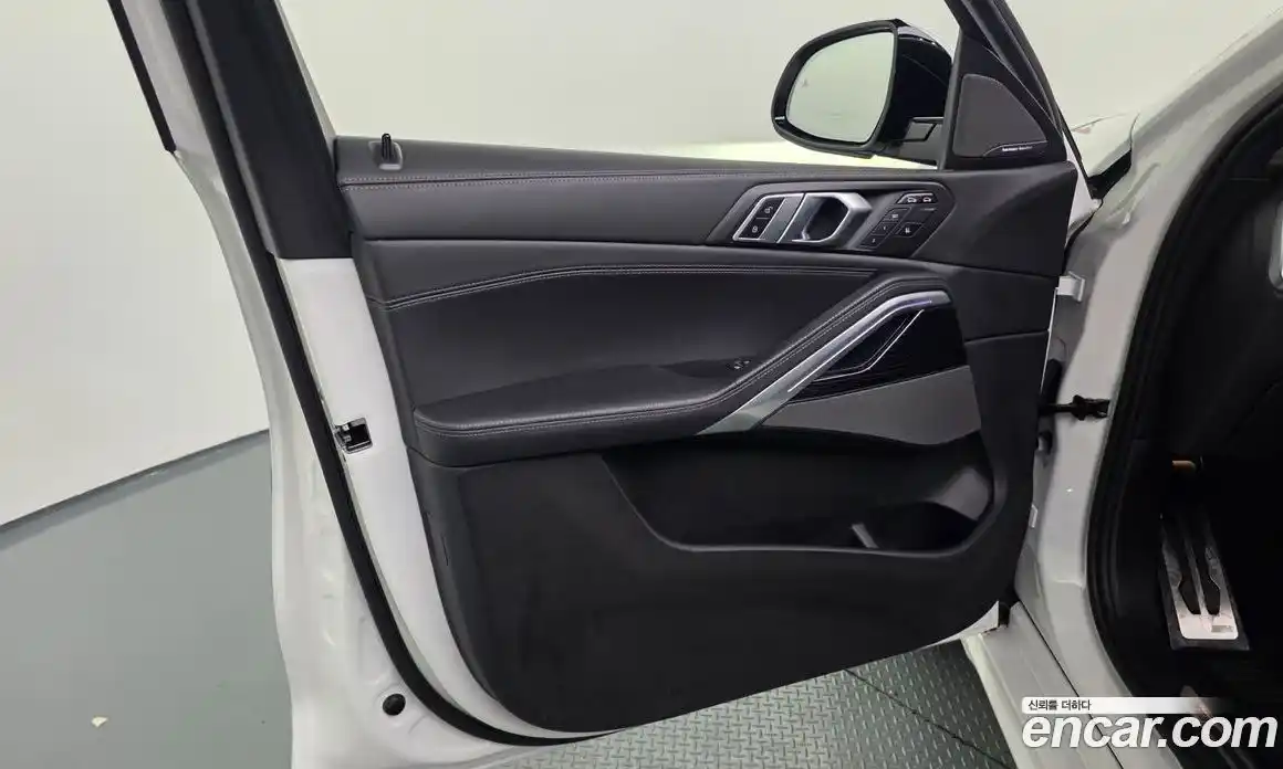 BMW X6 2023 3.0 автомат (гидро), фото 14