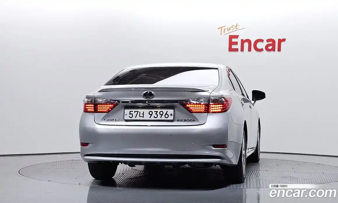 Lexus ES 2013 2.5 автомат (гидро), фото 4 Lexus ES 2013 2.5 автомат (гидро), фото 4