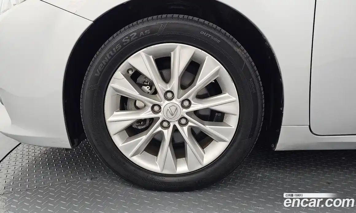 Lexus ES 2013 2.5 автомат (гидро), фото 5 Lexus ES 2013 2.5 автомат (гидро), фото 5