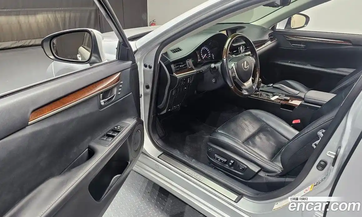 Lexus ES 2013 2.5 автомат (гидро), фото 10 Lexus ES 2013 2.5 автомат (гидро), фото 10