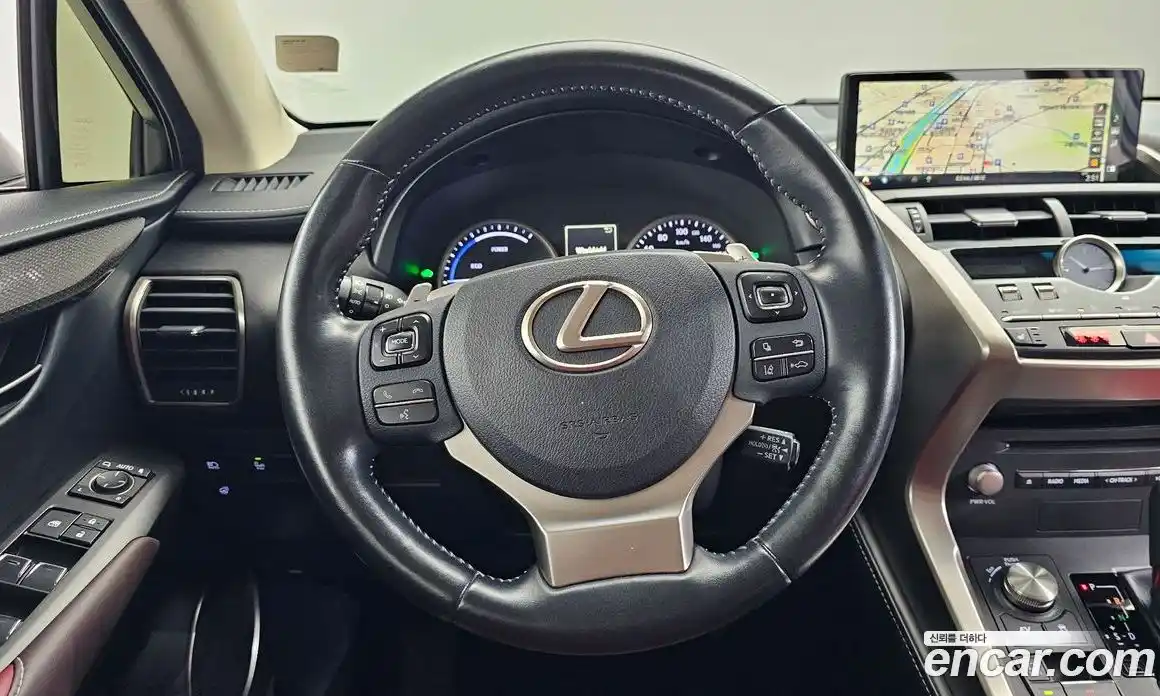 Lexus NX 2018 2.5 автомат (гидро), фото 17 Lexus NX 2018 2.5 автомат (гидро), фото 17
