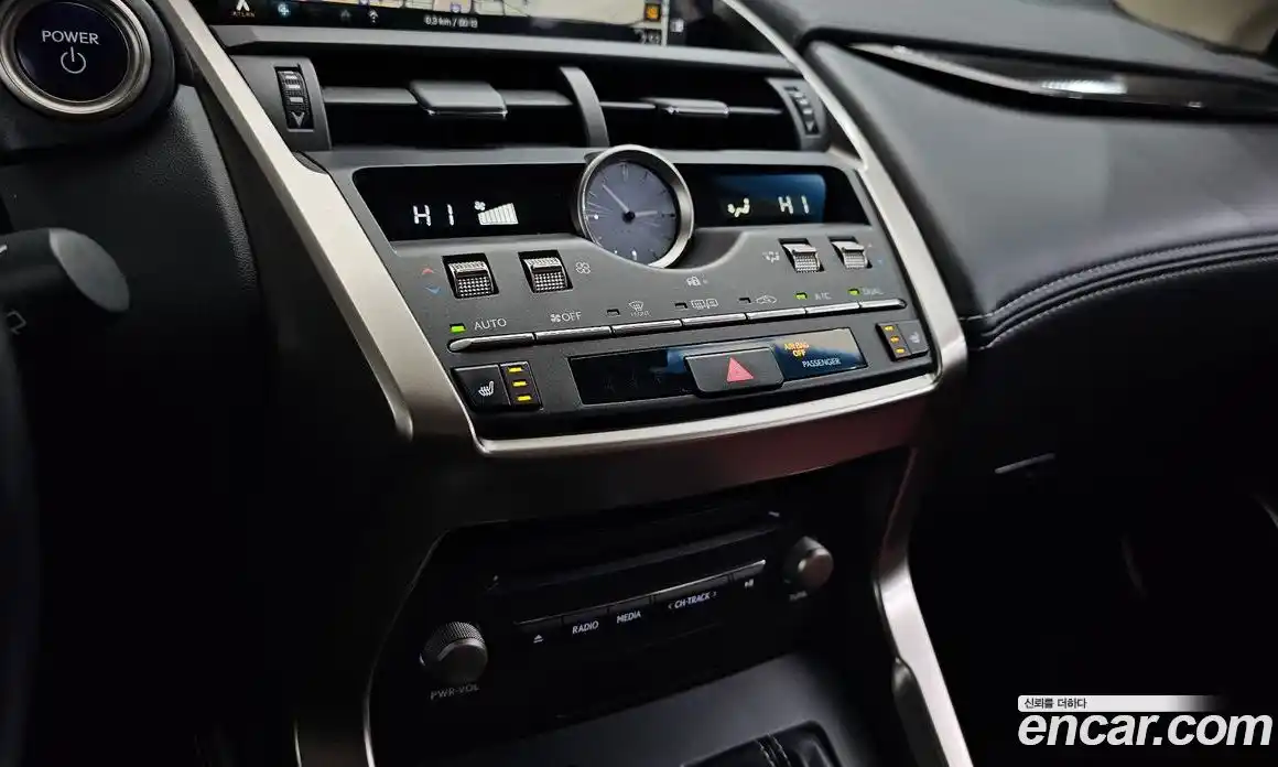 Lexus NX 2018 2.5 автомат (гидро), фото 18 Lexus NX 2018 2.5 автомат (гидро), фото 18