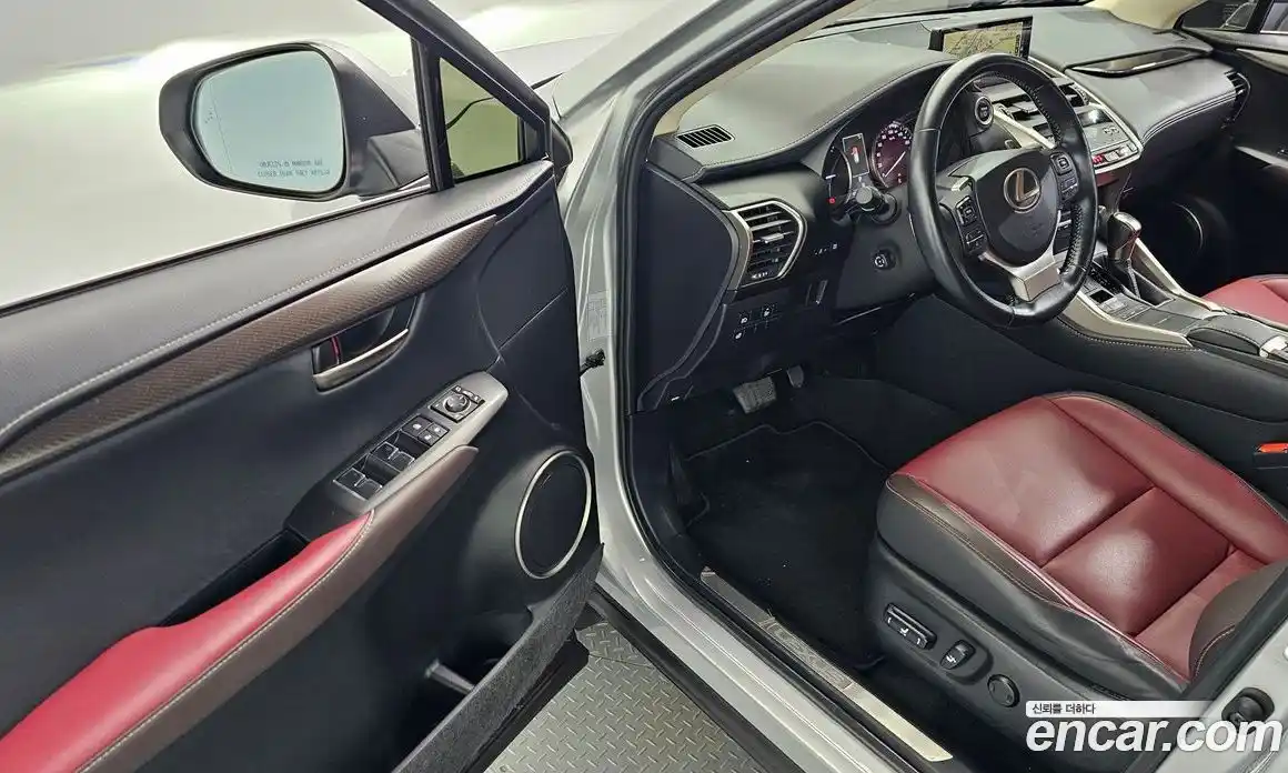 Lexus NX 2018 2.5 автомат (гидро), фото 10 Lexus NX 2018 2.5 автомат (гидро), фото 10