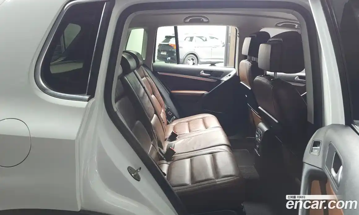 Volkswagen Tiguan 2015 2.0 автомат (гидро), фото 11