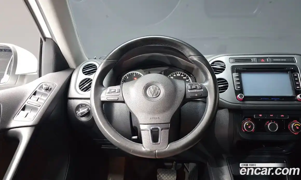 Volkswagen Tiguan 2015 2.0 автомат (гидро), фото 13
