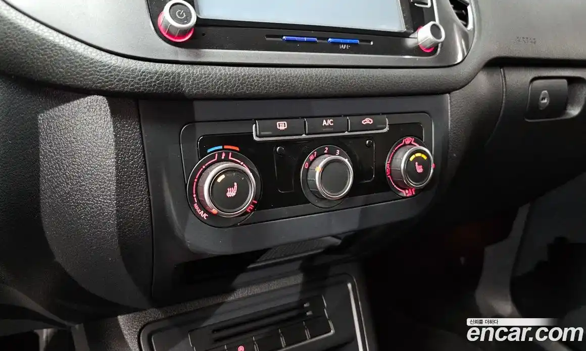 Volkswagen Tiguan 2015 2.0 автомат (гидро), фото 15