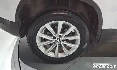 Volkswagen Tiguan 2015 2.0 автомат (гидро), миниатюра 5