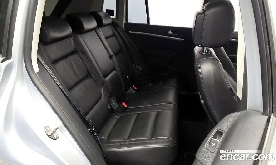 Volkswagen Tiguan 2012 2.0 автомат (гидро), фото 12