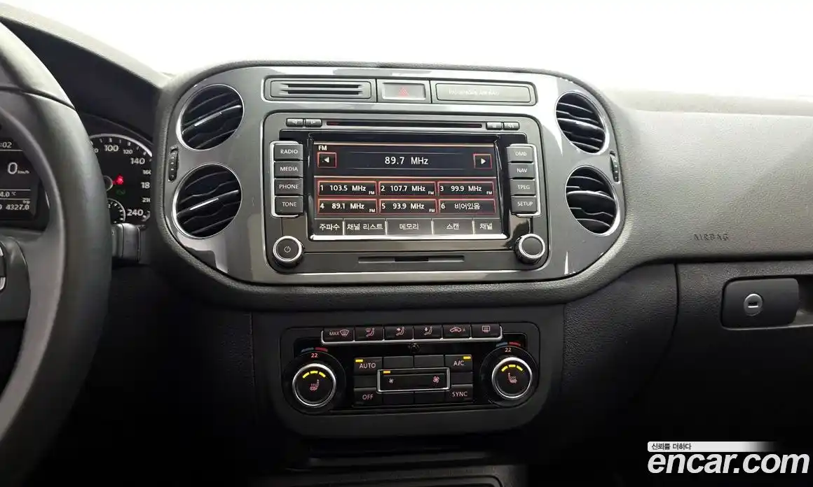 Volkswagen Tiguan 2012 2.0 автомат (гидро), фото 14