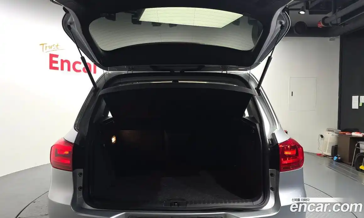 Volkswagen Tiguan 2012 2.0 автомат (гидро), фото 20