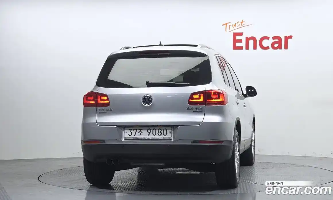Volkswagen Tiguan 2012 2.0 автомат (гидро), фото 4