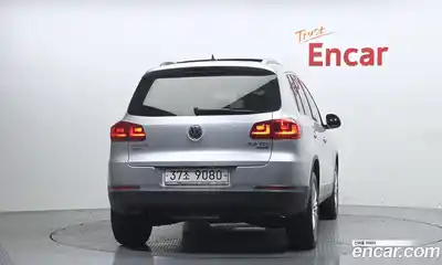 Volkswagen Tiguan 2012 2.0 автомат (гидро), миниатюра 4