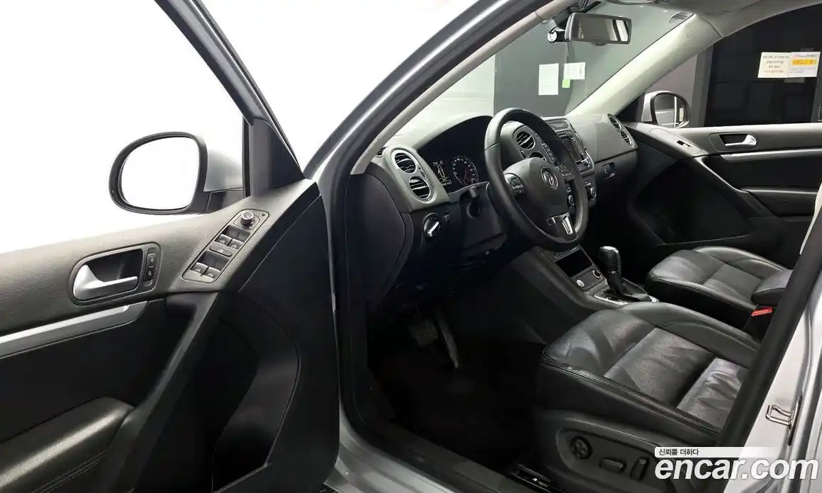 Volkswagen Tiguan 2012 2.0 автомат (гидро), фото 10