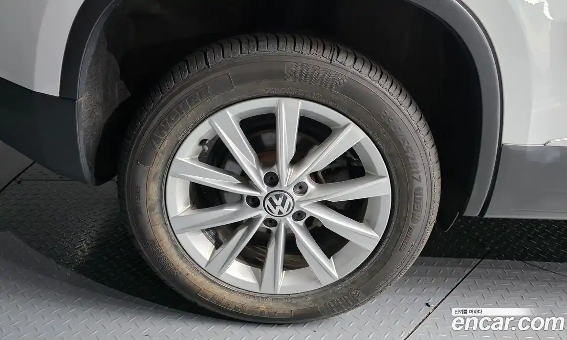 Volkswagen Tiguan 2014 2.0 автомат (гидро), фото 5