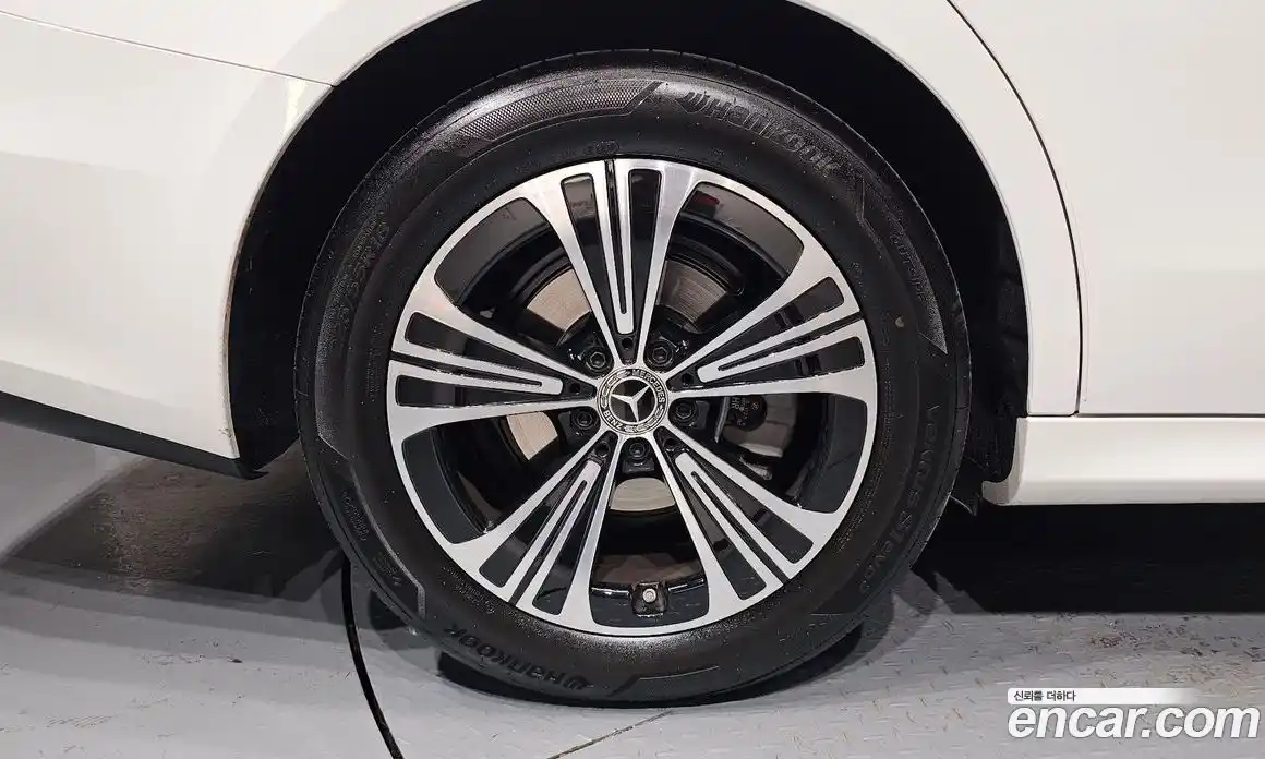 Mercedes-Benz E-Class 2025 2.0 автомат (гидро), фото 5